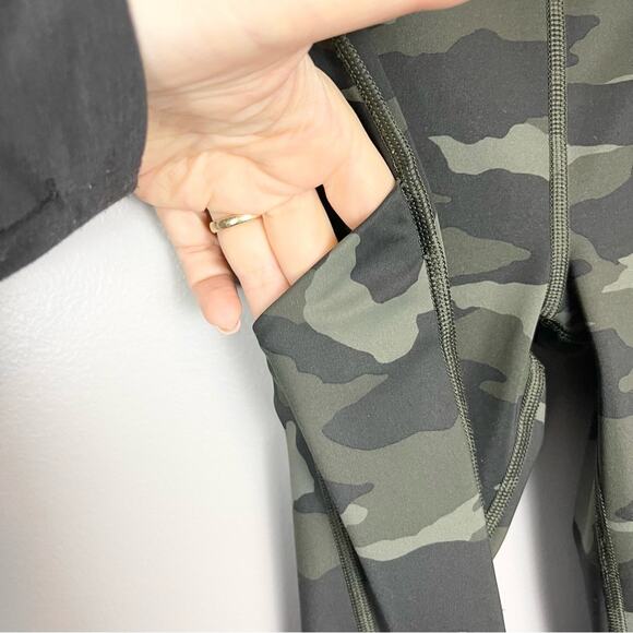 Athleta Ultimate 7/8 Tight Athletic Leggings Woman’s size XS camouflage green - Picture 4 of 8